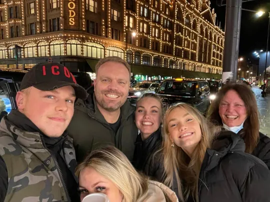 Wolsey Hall Oxford student, Phebe, and her family.