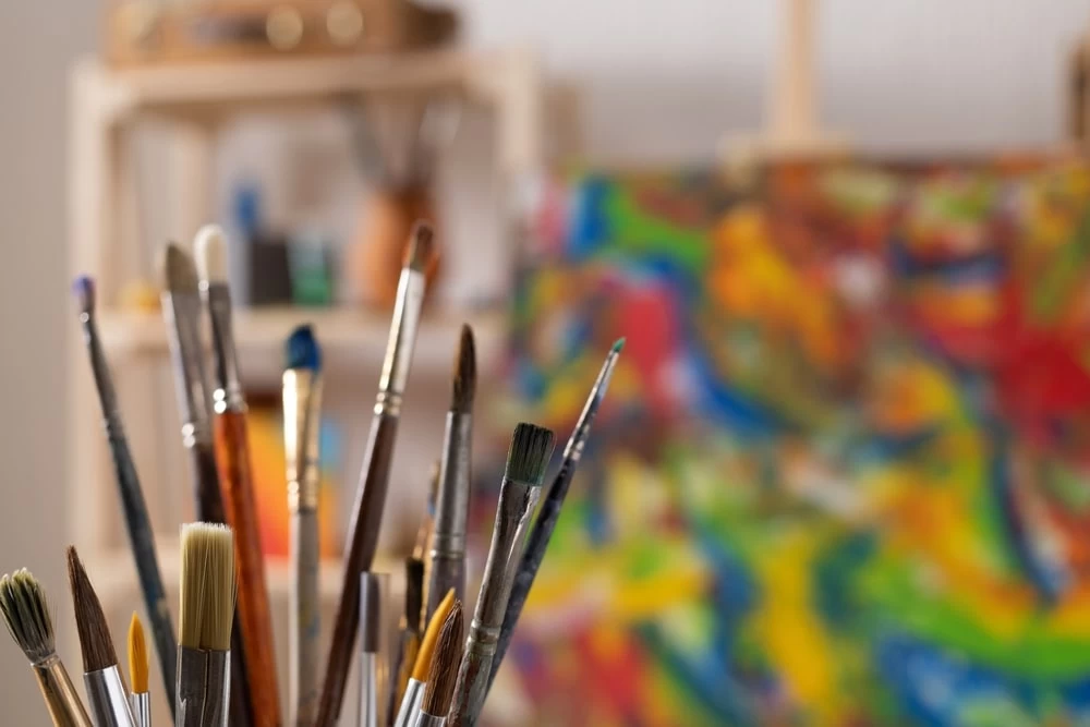 A pot of paintbrushes. 